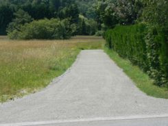 Accès au nouveau verger et à son rucher par la rue de Rougemont
