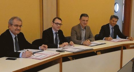 De gauche à droite, signataires de la convention d'ORT : Jacques COLIN, maire de Giromagny, David PHILOT, préfet du TdB, Jean-Luc ANDERHUEBER, président de la CCVS, Philippe ALPY, président de l'EPF Doubs Bourgogne Franche-Comté De gauche à droite, signataires de la convention d'ORT : Jacques COLIN, maire de Giromagny, David PHILOT, préfet du TdB, Jean-Luc ANDERHUEBER, président de la CCVS, Philippe ALPY, président de l'EPF Doubs Bourgogne Franche-Comté
